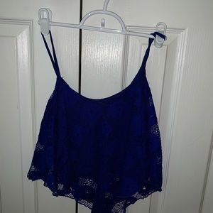 Crop tips / off the shoulder